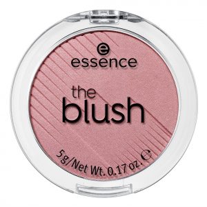 Essence The Blush 10 Befitting pressed powder blush in a round compact with transparent lid, showing a peachy-pink shade with subtle shimmer