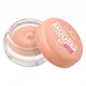 essence Natural Matte Mousse Foundation in shade 01, 16g compact with soft matte mousse texture and natural finish